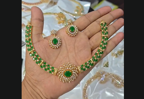 White Gold Kundan Necklace Set
