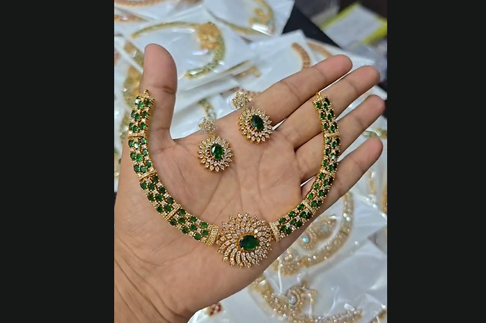 Gold Diamond Kundan Necklace Set